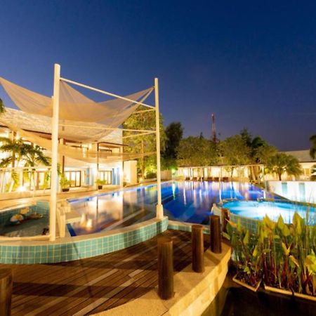 Kochira Hotel HHQ Buitenkant foto