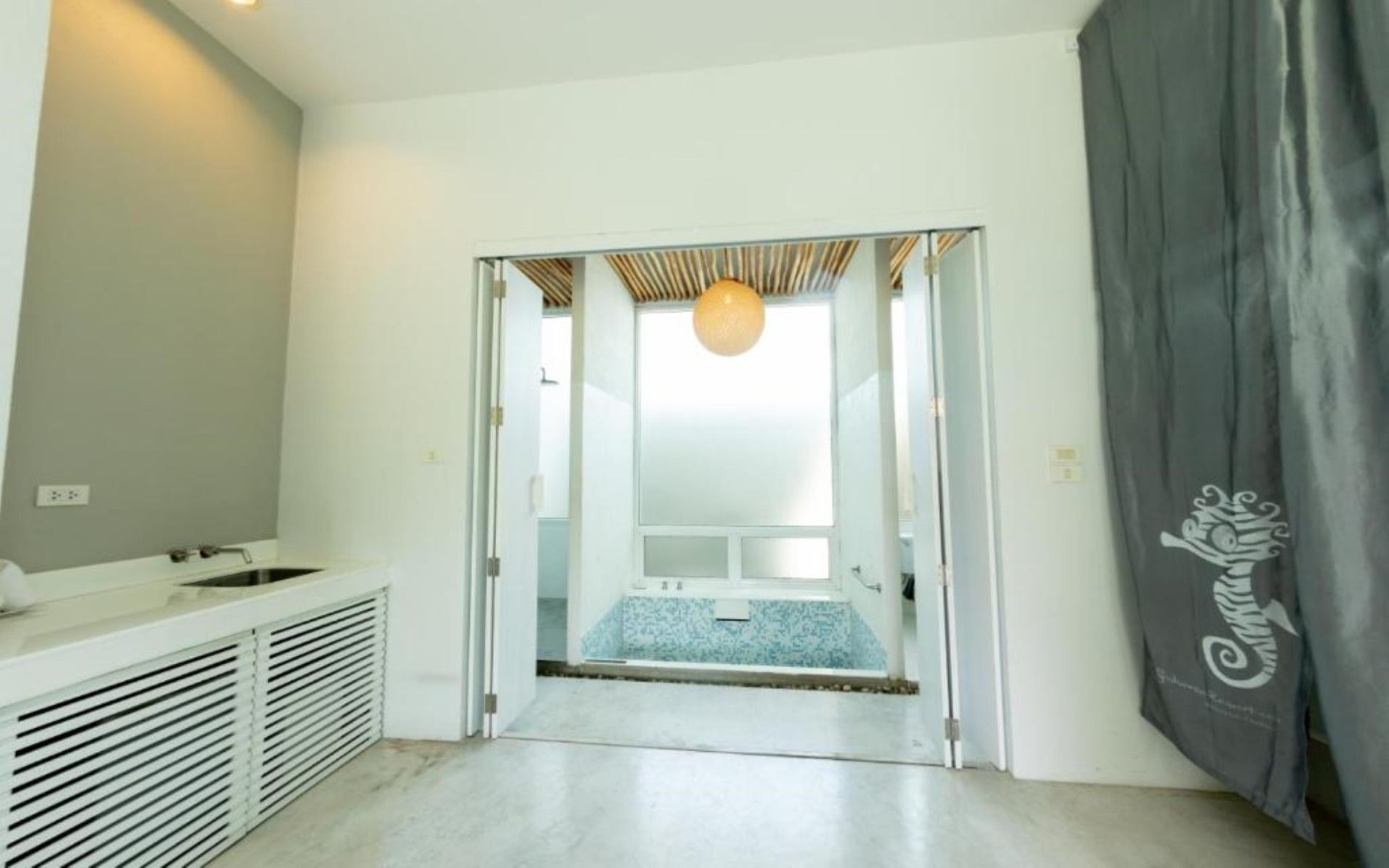Kochira Hotel HHQ Buitenkant foto