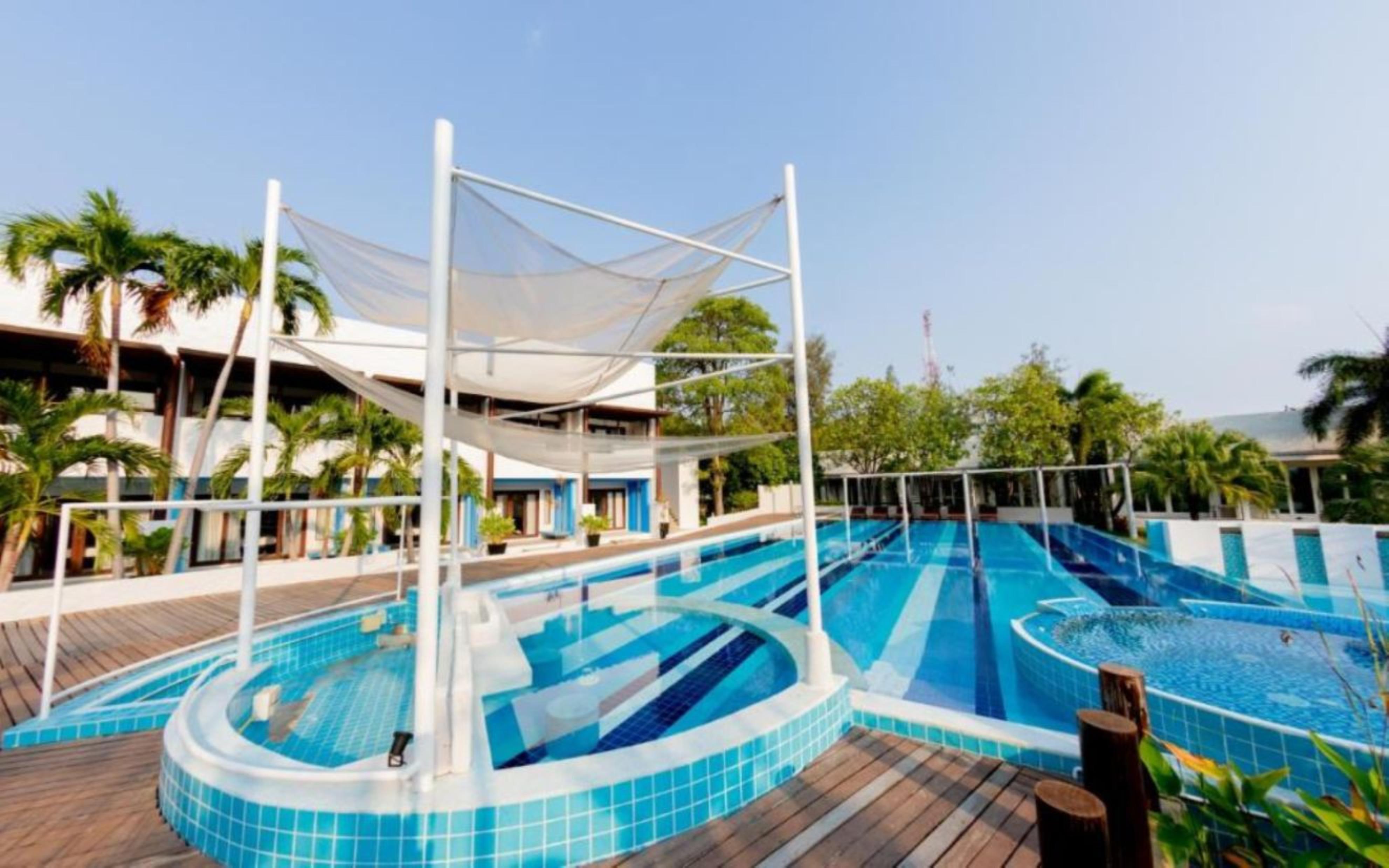 Kochira Hotel HHQ Buitenkant foto