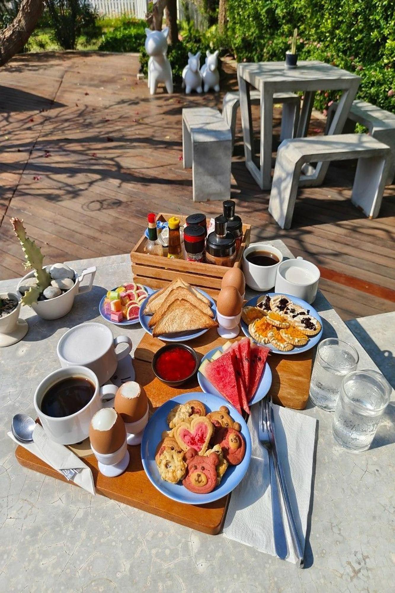 Kochira Hotel HHQ Buitenkant foto