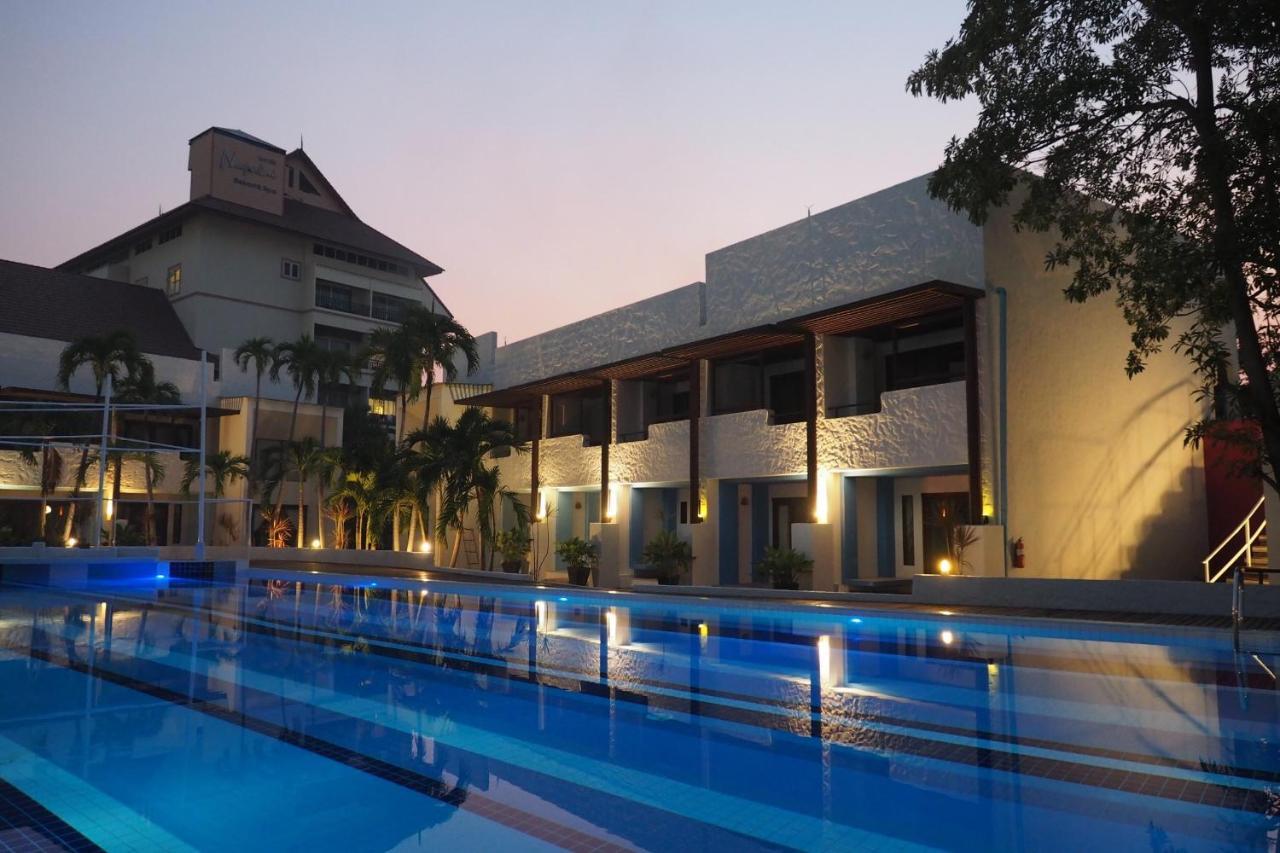 Kochira Hotel HHQ Buitenkant foto