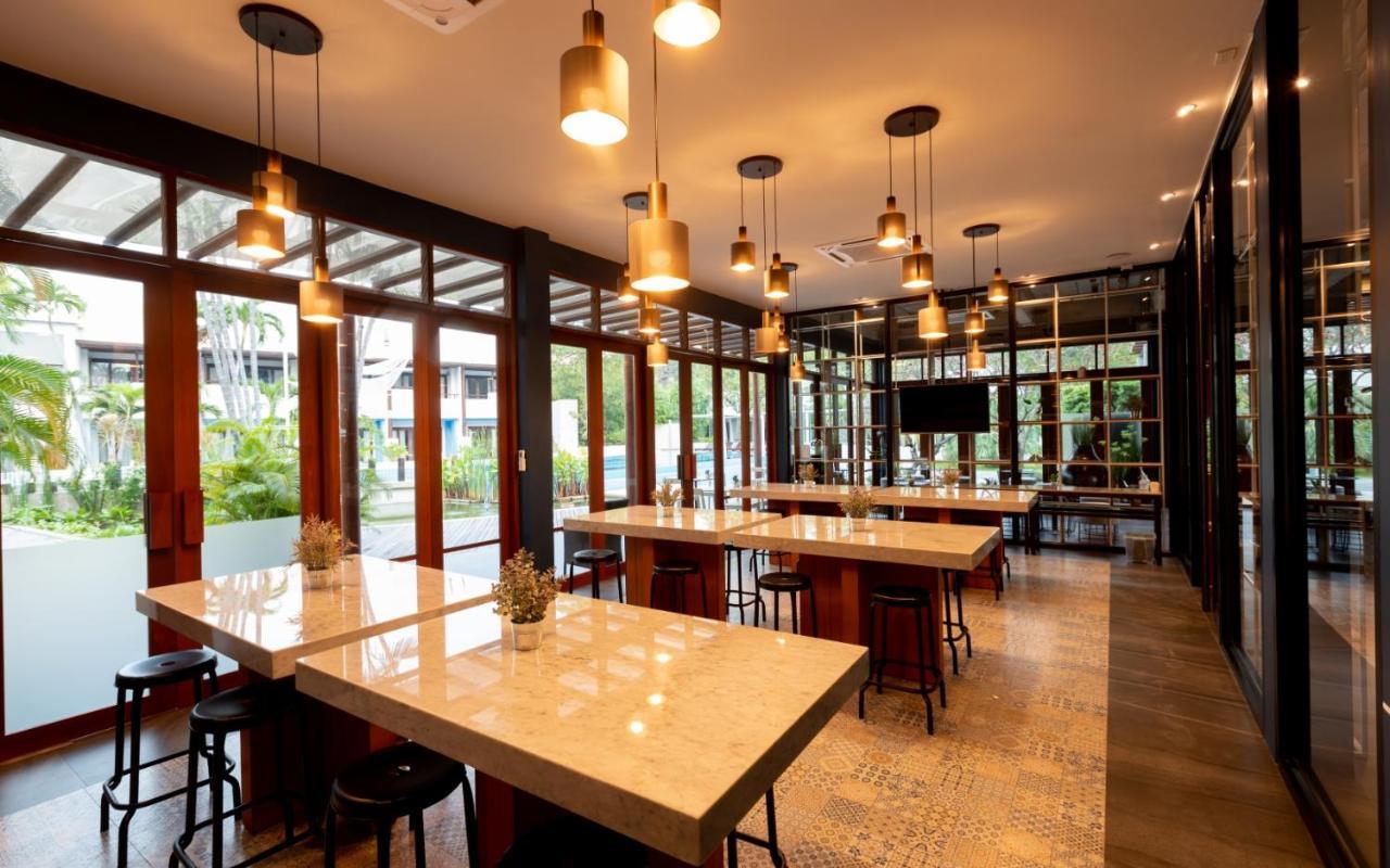 Kochira Hotel HHQ Buitenkant foto