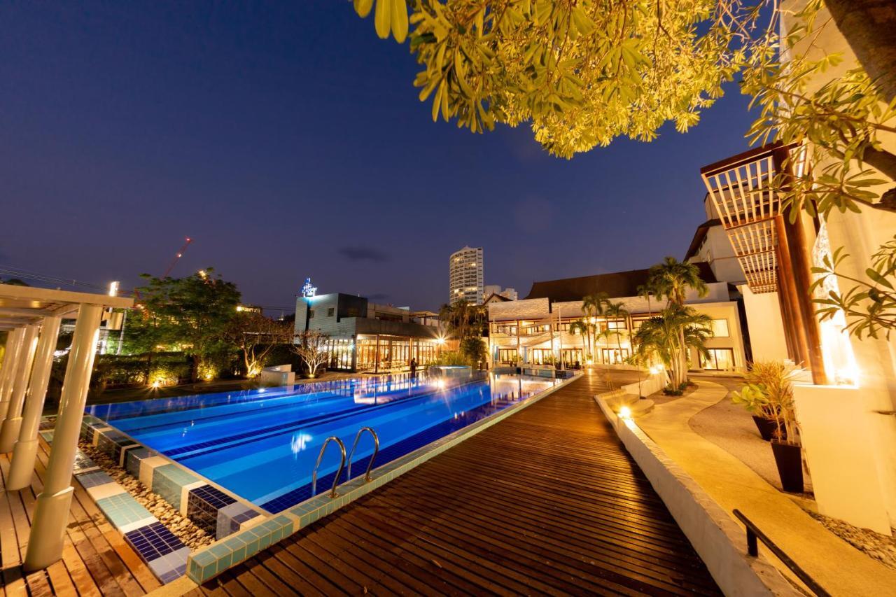Kochira Hotel HHQ Buitenkant foto